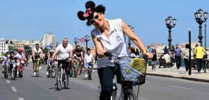 La presidente Fiab Giulietta Pagliaccio a Bimbimbici Bari - photo credit Vito Lavolpe